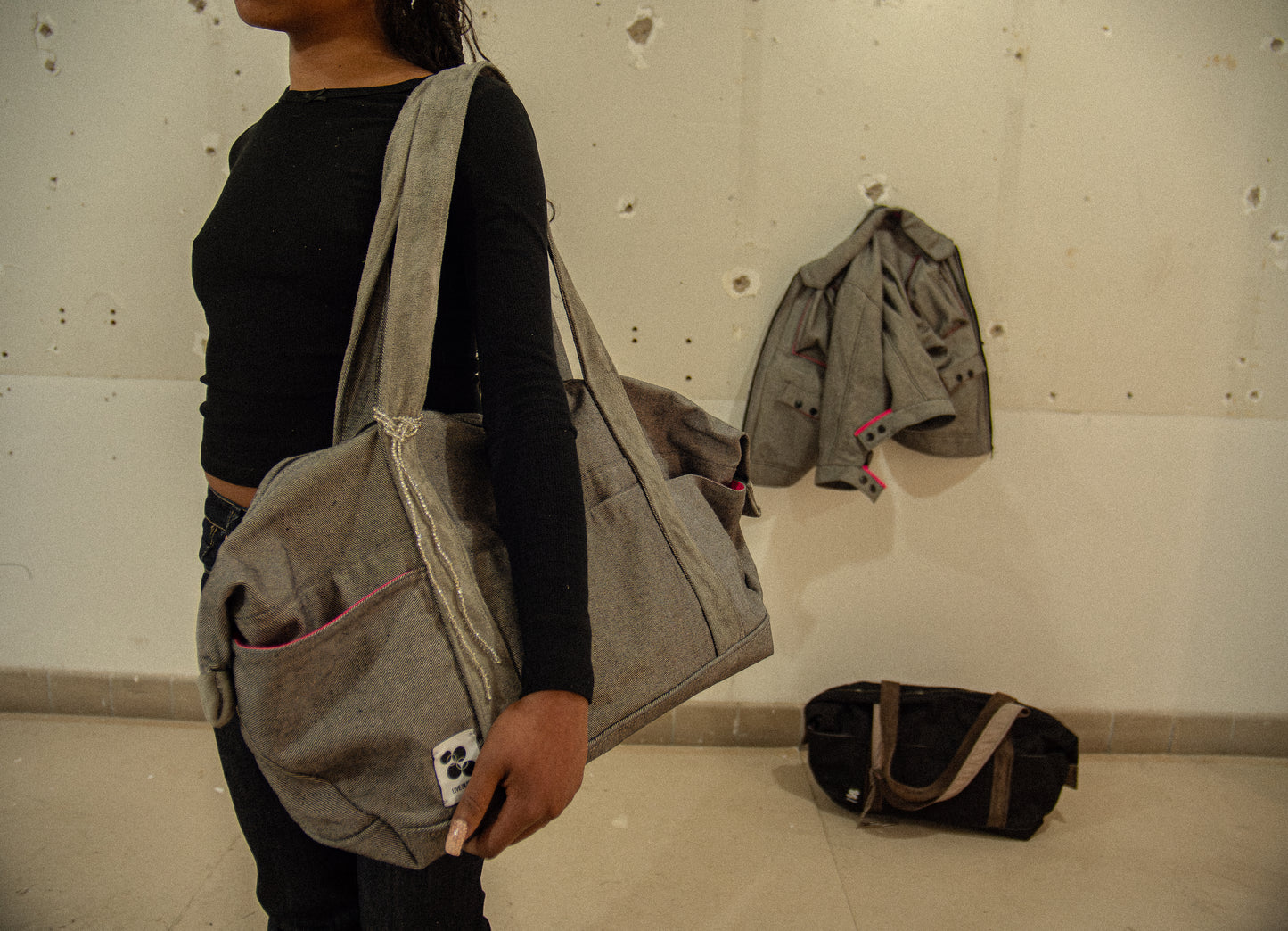 RHIW DUFFLE BAG (Grey & Pink)